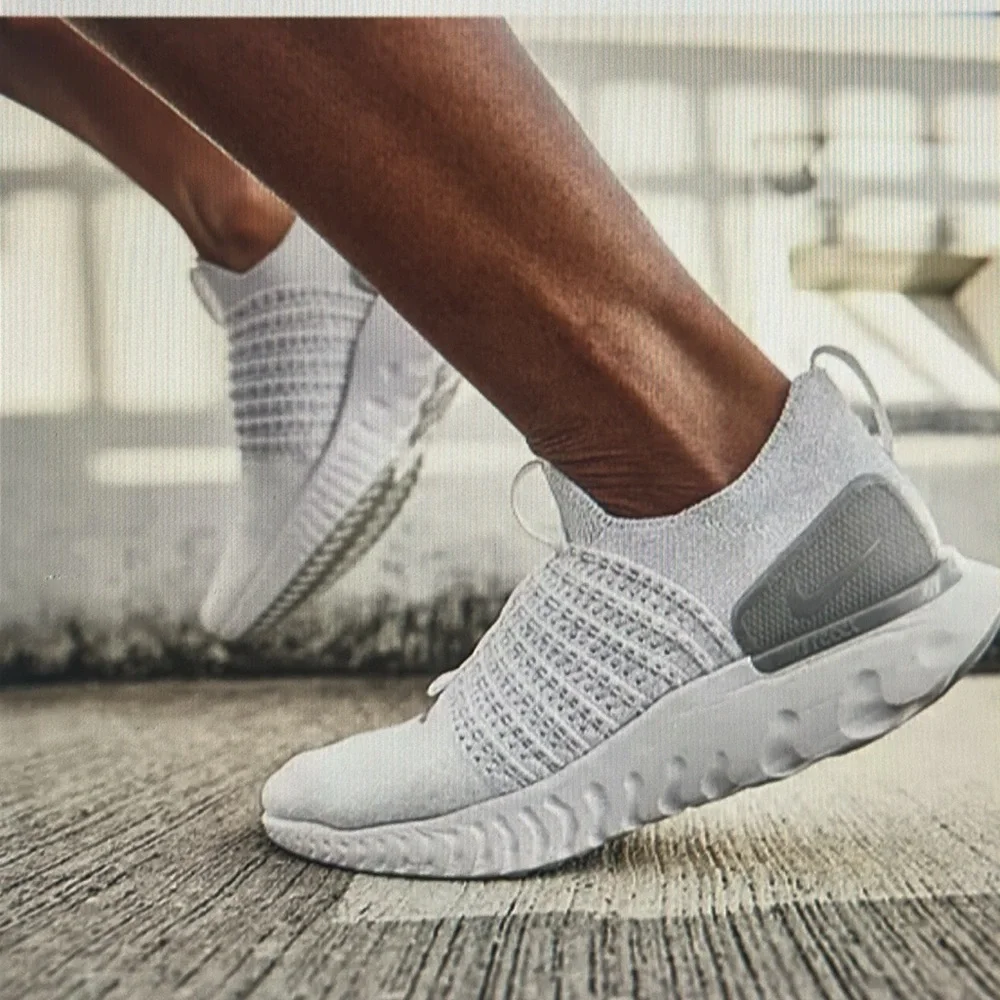 Women’s Nike react phantom run flyknit running shoes size 9.5